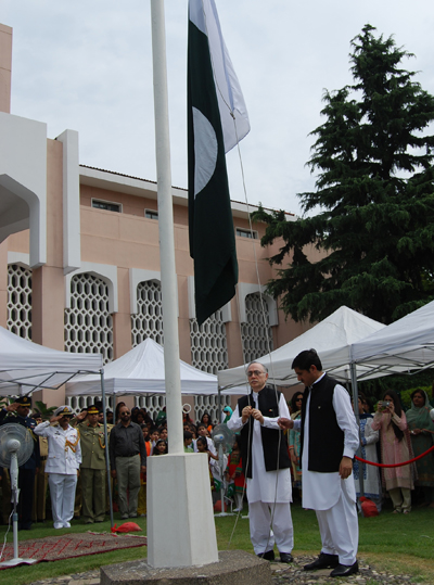 2015年8月14日,大使马苏德·哈立德在北京巴基斯坦大使馆举办的仪式上
