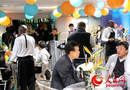 ����ʱ��8��20�������Ϸǵ�һ�������У�FNB����Լ����˹���ٰ조����֮ҹ���������ᡣͼΪ�����ֳ��������� �Ž�� ��