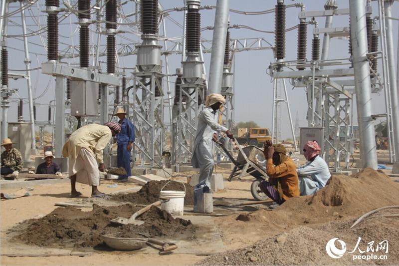高清组图:巴基斯坦沙漠里的光伏电站建设赞歌