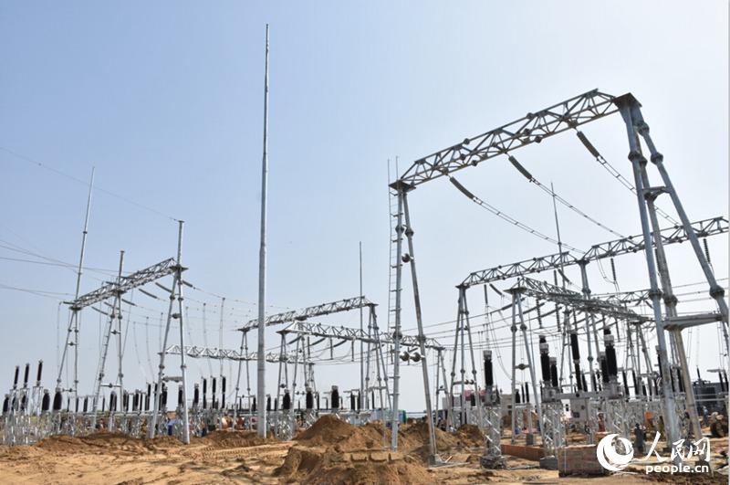 高清组图:巴基斯坦沙漠里的光伏电站建设赞歌