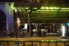 至少一名枪手在巴黎第11区的Cambodge餐厅使用自动步枪向人开枪