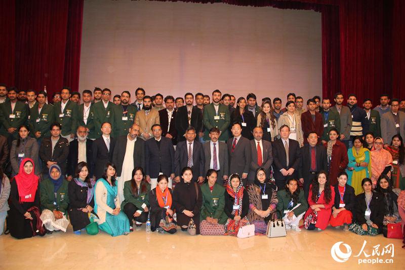 �μӻ���а�˫����Ա��Ӱ��������������� ��ΰ �㣩