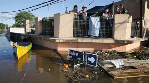 暴风雨不止，阿根廷洪灾区形势严峻