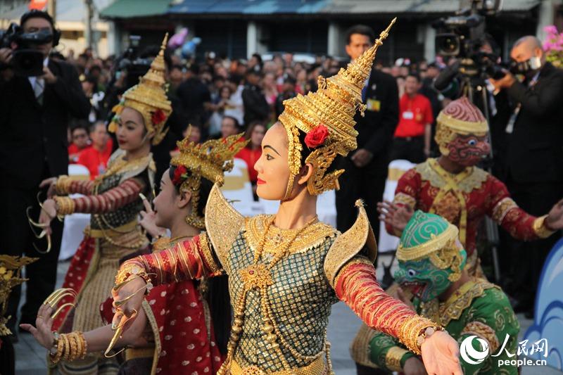泰国舞者带来该国传统古典舞蹈表演。俞懿春摄