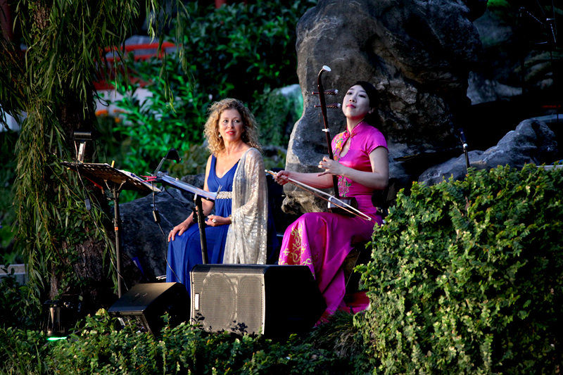 悉尼中国花园实景音乐会展现东西方音乐和谐之