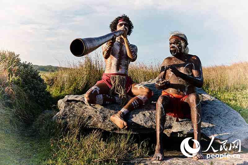 6、体验澳大利亚土著文化――观悉尼原住民祭祀舞蹈表演（摄影 张先启）