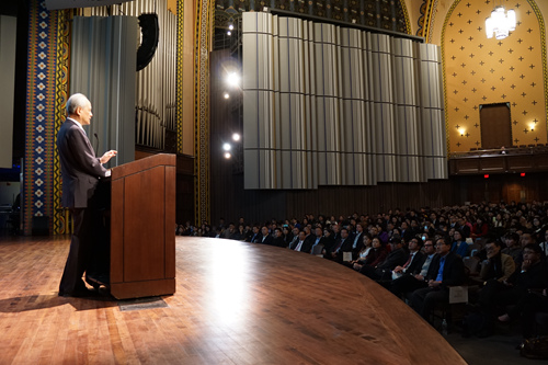 中国有信心和能力跨越两个陷阱