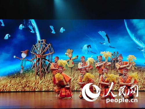 海南组团在印尼进行文化交流演出