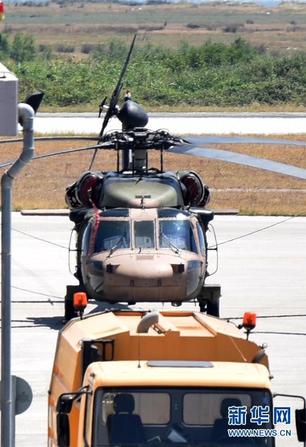 8名土耳其军人乘坐直升机未经许可降落到希腊（组图）
