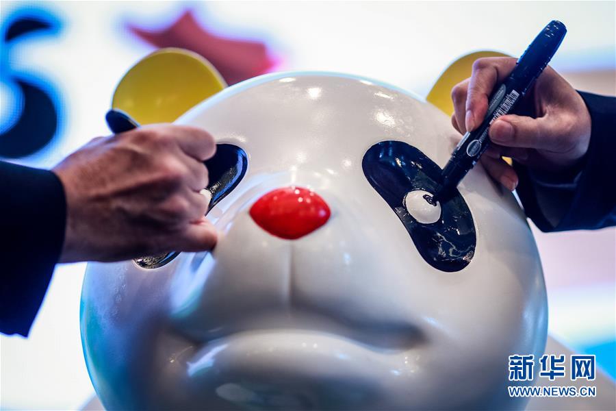 9��2�գ��ڵ¹����֣�������������ʽ��Ϊ����èģ�͵㾦��