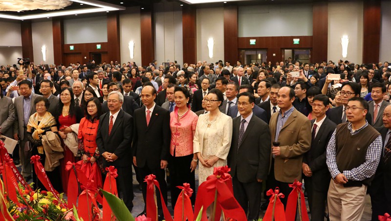 中国驻旧金山总领事罗林泉及其夫人邀请了旧金山市长李孟贤以及1000多名华人华侨参与国庆招待会（汪俊摄）