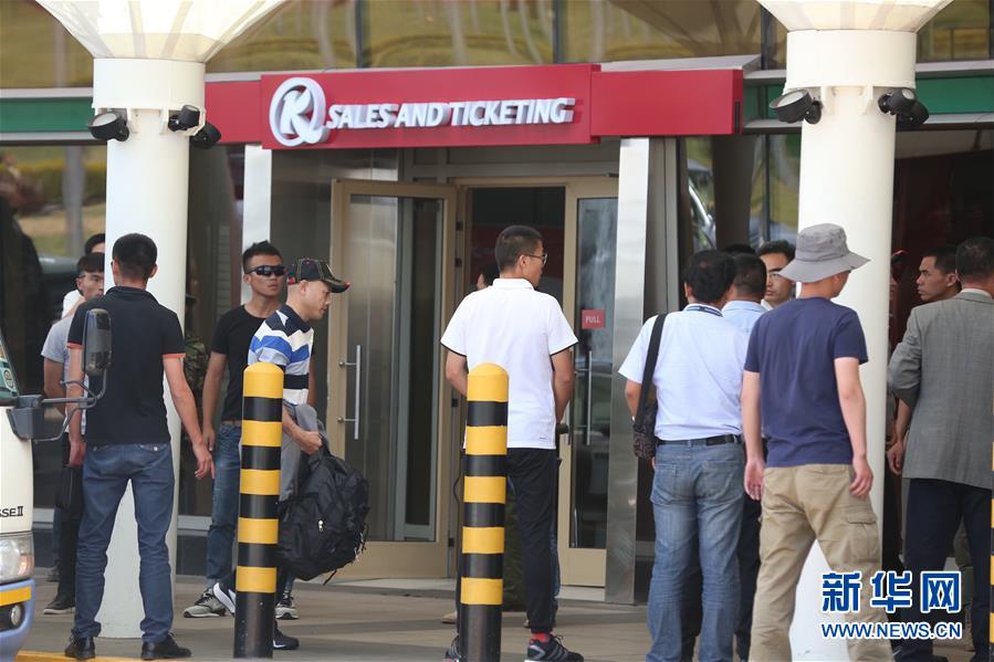 10��24�գ���ȴ�Ա�����������ߣ��ִ�������׶����ޱϵĿ��������ʻ�����׼����˺���ع�������˼Σ�㣩