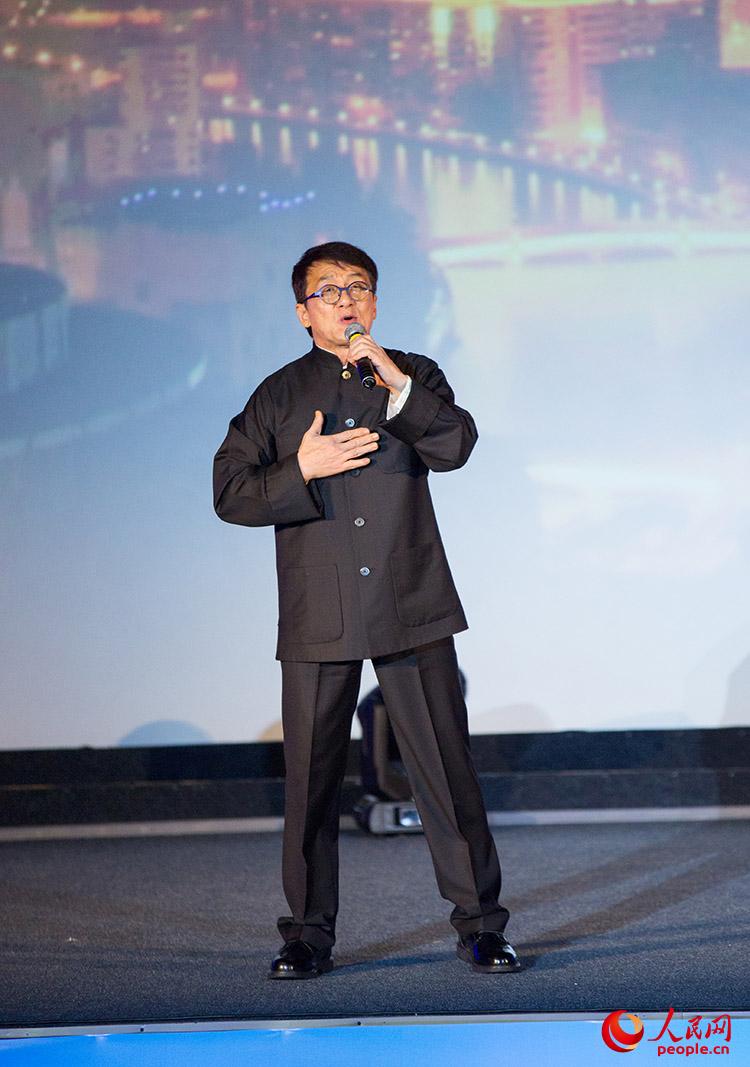 2016中国电影节在俄开幕 成龙现场献歌
