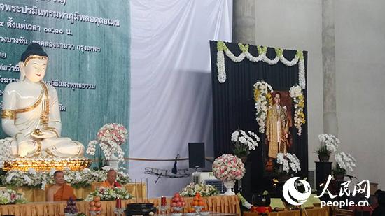 泰中记者协会悼念普密蓬国王活动在曼谷举行