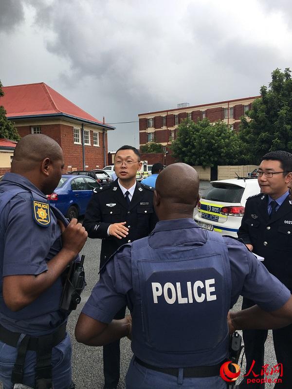 驻南非使馆警务组成功解救5名被绑架中国籍公民