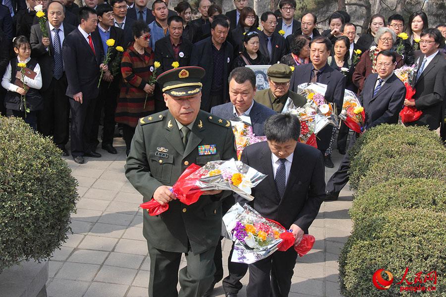 中国驻朝鲜大使馆祭奠志愿军烈士
