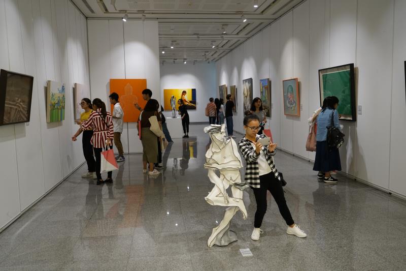 “青年艺术+”优秀作品展在曼谷举行