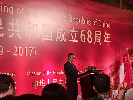 中国驻东盟大使徐步在招待会上致辞。