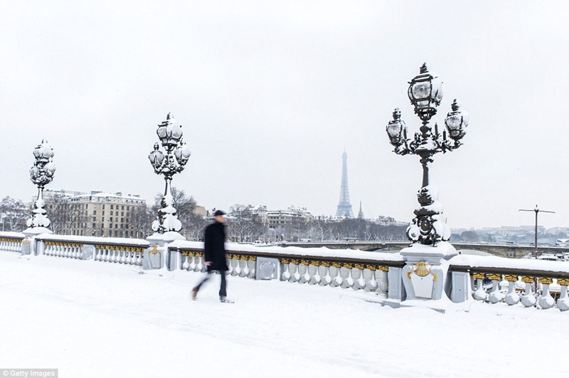 冬日里的天堂 白雪覆盖下的巴黎令人流连忘返