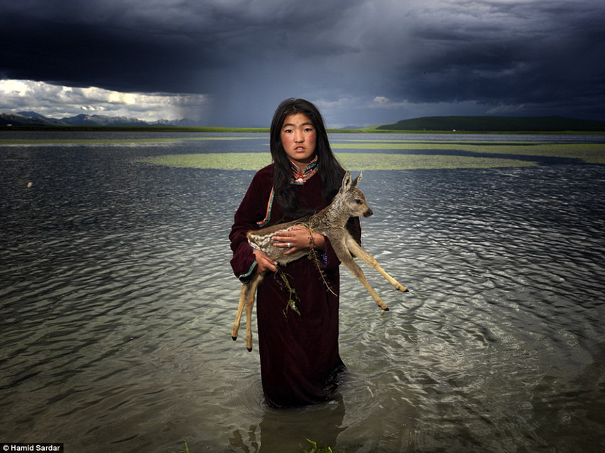 难得一见的蒙古游牧民族的迷人生活 人与野兽