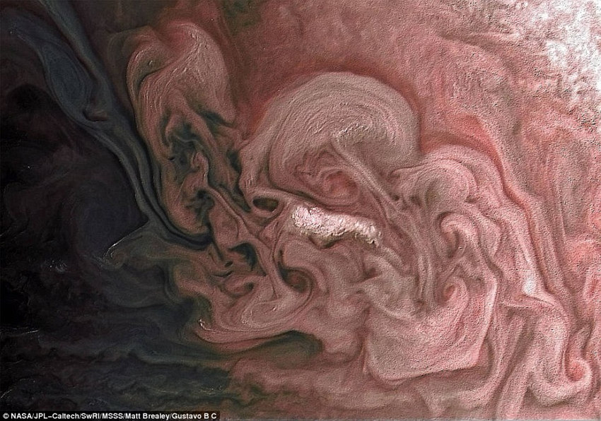 玫瑰色的木星 NASA“朱诺”号拍摄的木星风暴