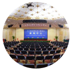 见证了一个大国的风采和担当         “这是一次世界性、历史性的会议。”哈萨克斯坦国际通讯社驻华记者萨德克・阿克兴奋地说，“我在北京人民大会堂，见证了一个大国的风采和担当！”【详细】