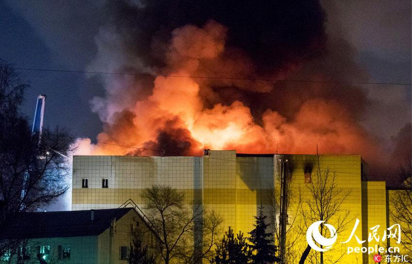 俄罗斯克麦罗沃商场发生火灾