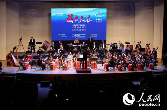 吉林省民族乐团在首尔举行《福吉天长》民族交响音乐会。