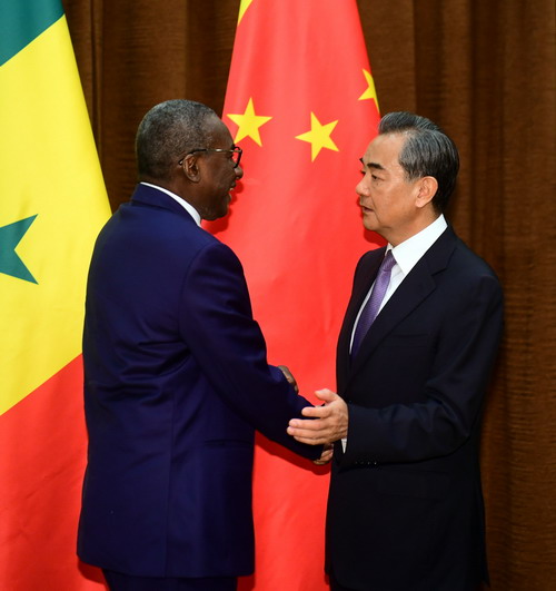 王毅国务委员兼外交部长同塞内加尔外交部长卡巴举行会谈