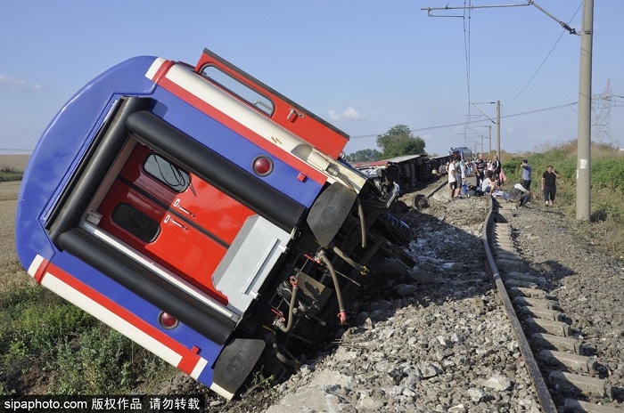 土耳其列车脱轨事故遇难人数升至24人