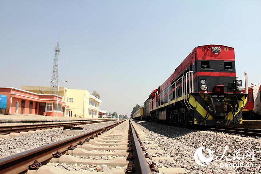 车站内停靠的中国制造列车。
