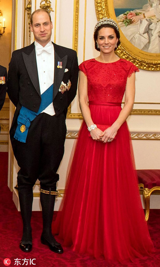 当地时间2016年12月8日，英国伦敦，英国王室在白金汉宫举行了一年一度的英国外交招待宴会，威廉王子与妻子凯特王妃出席。（东方IC版权作品 请勿转载）