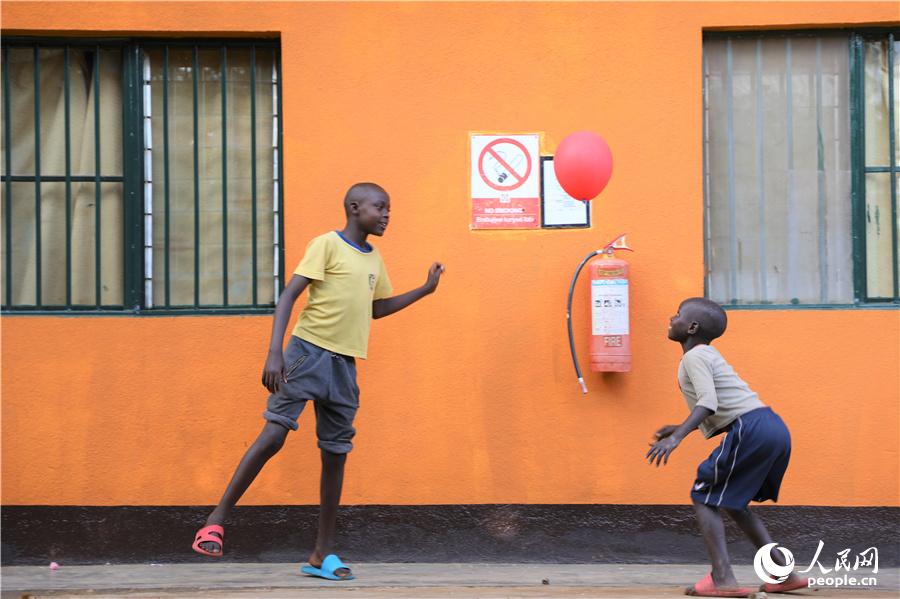 “上帝的孩子”：卢旺达孤儿院里的笑脸【2】