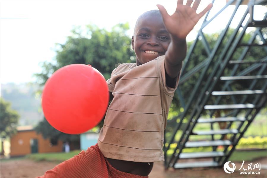 “上帝的孩子”：卢旺达孤儿院里的笑脸【4】