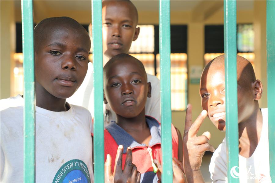 “上帝的孩子”：卢旺达孤儿院里的笑脸【11】