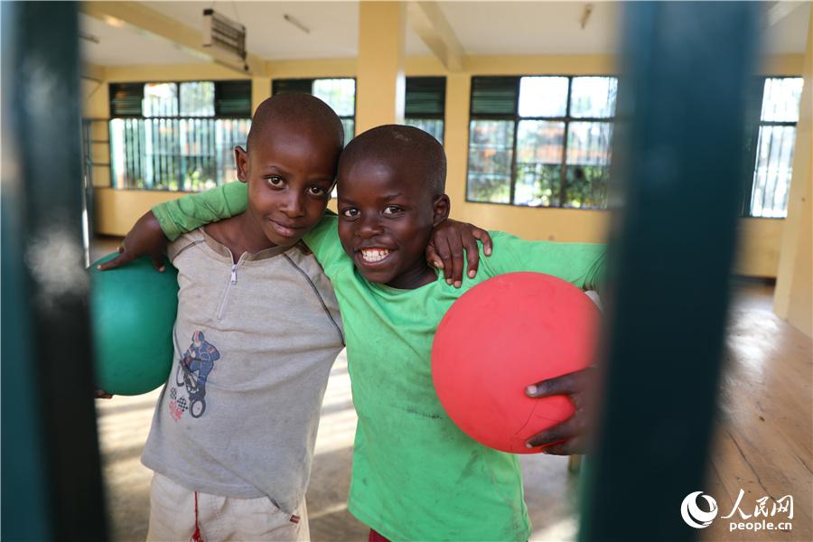 “上帝的孩子”：卢旺达孤儿院里的笑脸【12】