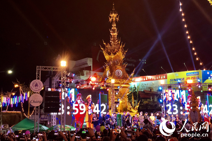 泰国国王发表新年致辞 民众喜迎新年