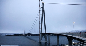2018年12月9日，由中国四川公路桥梁建设集团承建的挪威第二大桥哈罗格兰德大桥举行了通车典礼。哈罗格兰德大桥是中企“走进挪威”的标杆工程，是践行“一带一路”倡议的切实行动，对深入推进两国经贸合作具有重要示范意义。