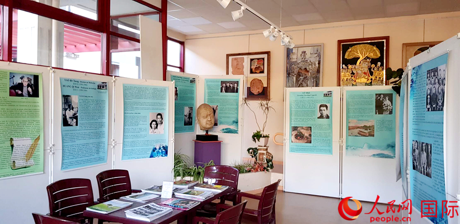 《纪念我们的父辈与里昂中法大学》展览在法国开幕（图片：朱新天）