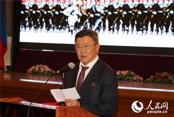 蒙古国国防部长恩赫包勒德致辞。