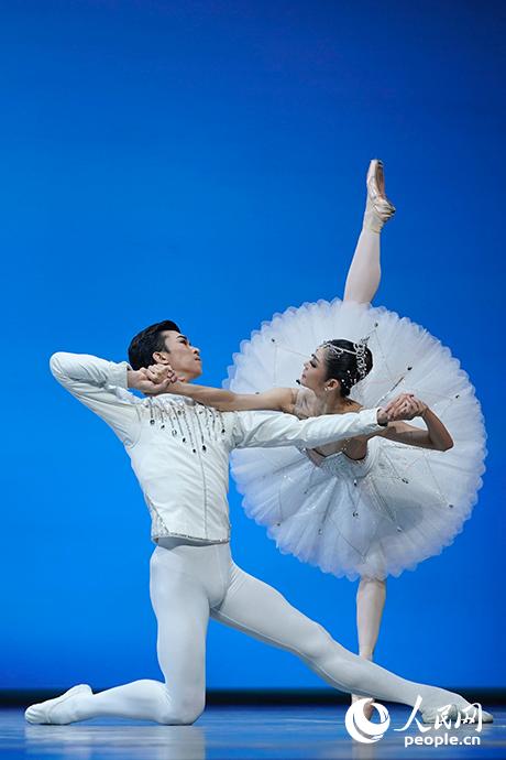 中芭版乔治・巴兰钦芭蕾经典《珠宝》在京首演
