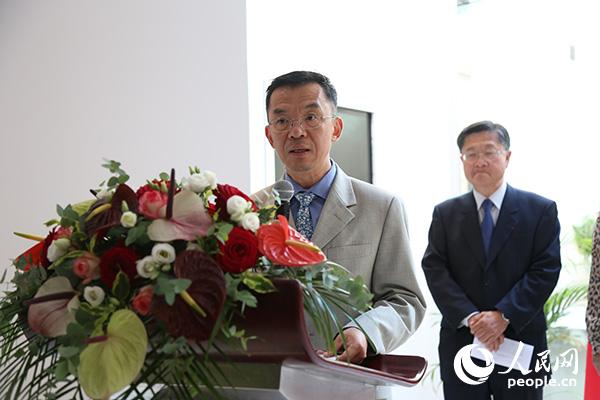 中国驻法大使卢沙野致辞。