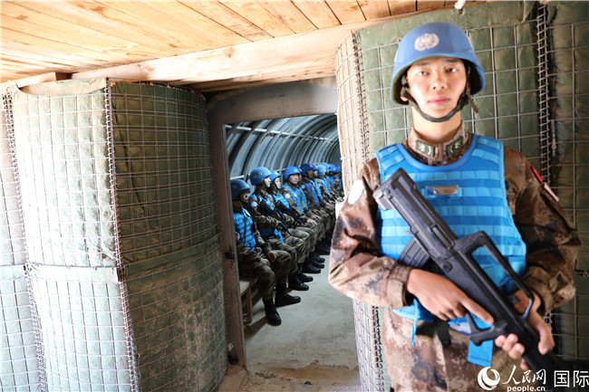 12月22日，中国赴黎维和医疗分队参加联黎东区无预警“蓝色豪猪”应急防卫演练。黄世峰 摄