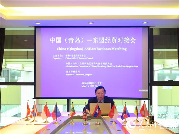 图为中国―东盟商务理事会在中国（青岛）―东盟经贸对接会上致辞