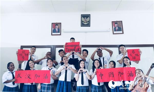 哈大孔院罗肯中学孔子课堂学生为中国抗疫加油