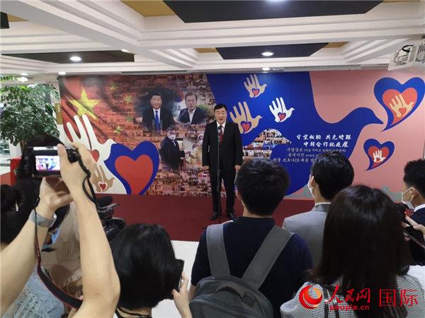 首尔中国文化中心举行线下双展开幕式活动 