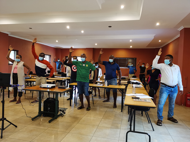 南非学员们在认真学习武术动作。约堡大学孔子学院供图