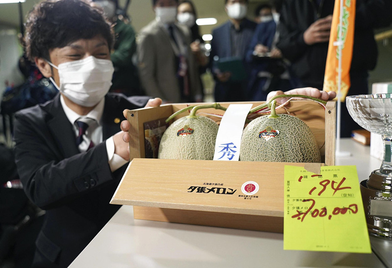 日本北海道优质蜜瓜拍出16万高价 同比去年升值23倍！