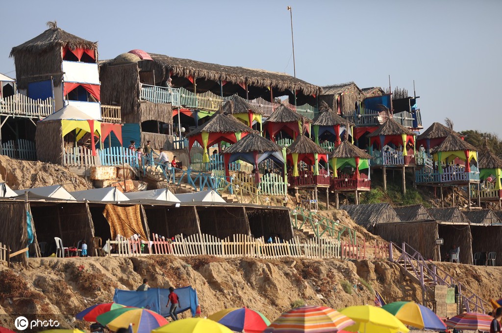 巴勒斯坦海滩人气高涨 居民地中海边享夏日风情
