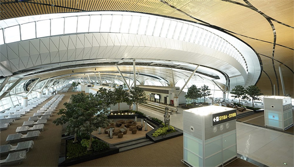 曼谷素万那普机场新候机楼内景。中国建筑集团有限公司供图
